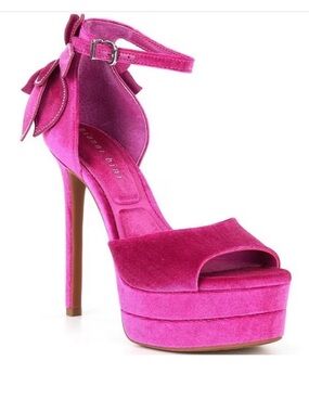 NEW Gianni Bini Karmello Velvet Flower Ankle Strap Platform Dress Sandals Size 9